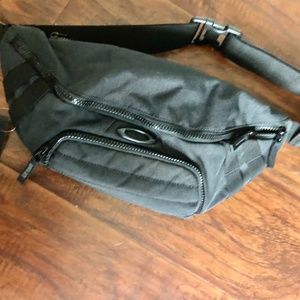 Oakley belt bag